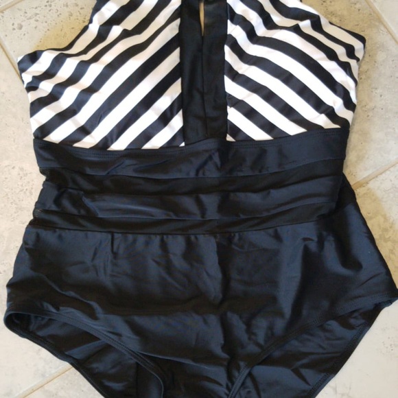 Mesh Panel Stripe Print One Piece Swimwear Black - Picture 3 of 4